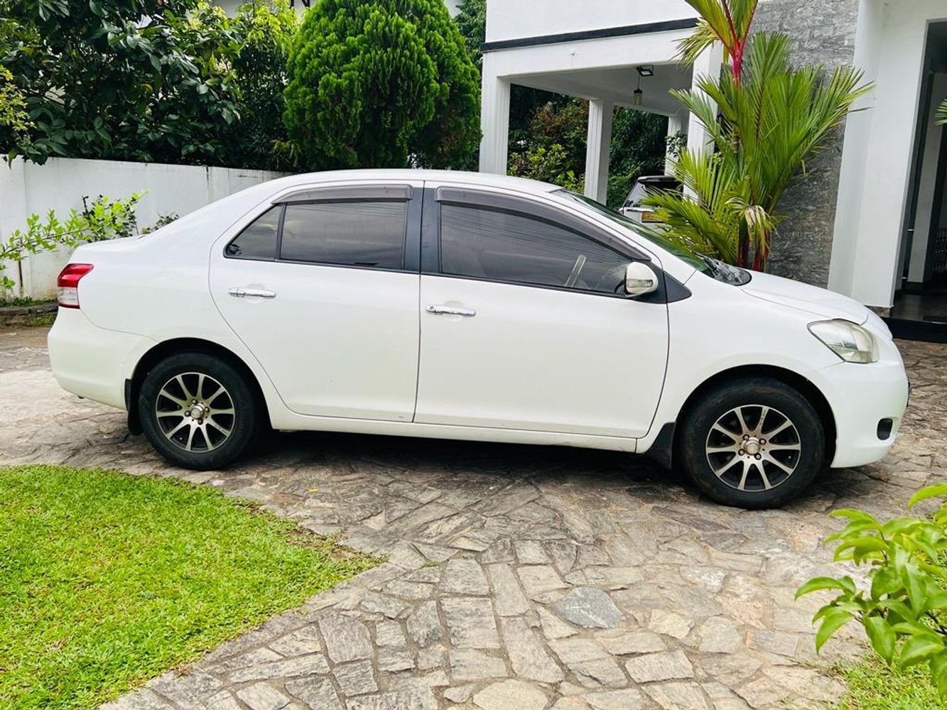 Toyota Belta 2008 Review - Specs, Features, Performance & Price in 